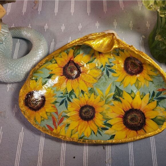 DECOUPAGE CLAM SHELL DECOUPAGE SUNFLOWERS TRINKET DISH - Picture 4 of 10